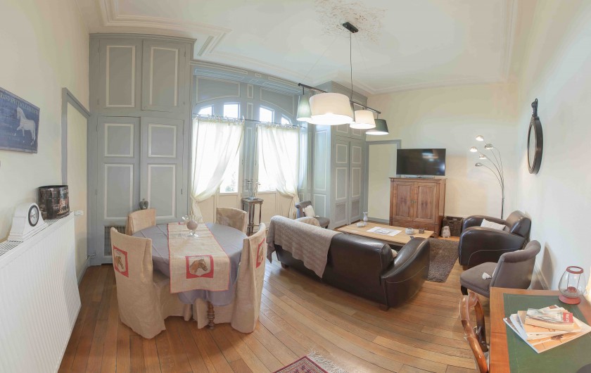 Location de vacances - Château - Manoir à Raon-l'Étape - le salon de l'étage