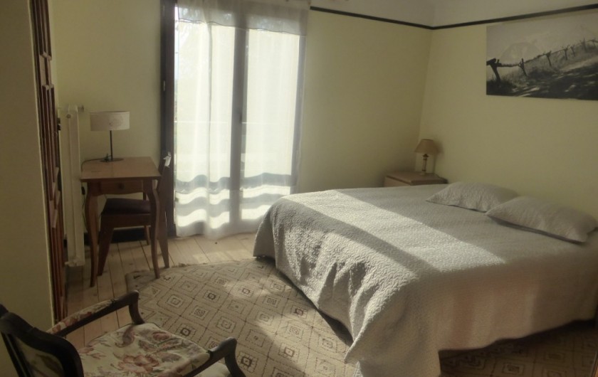 Location de vacances - Chalet à Combloux - Chambre 2 , sur jardin et vue