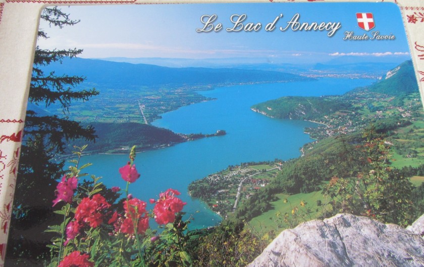 Location de vacances - Appartement à Faverges - Vue sur le lac d'Annecy. Site à visiter, décollage des parapentes.