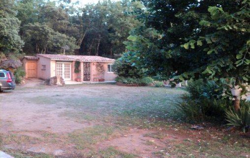 Location de vacances - Maison - Villa à Montauroux - vue sous soleil