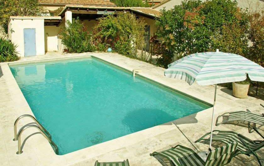 Location de vacances - Villa à Maubec - vue d'ensemble sur la piscine