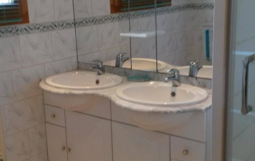 Location de vacances - Chalet à Le Menil - Salle de bain avec douche