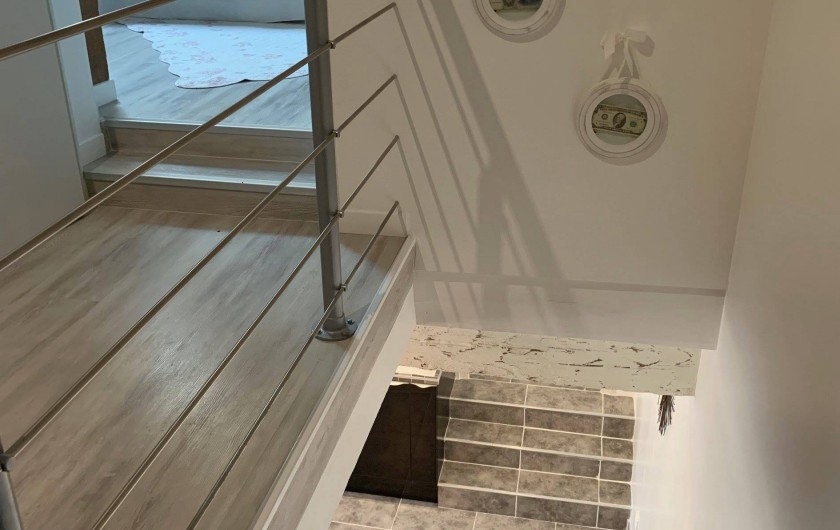 Location de vacances - Maison - Villa à Vineuil - escalier et étage