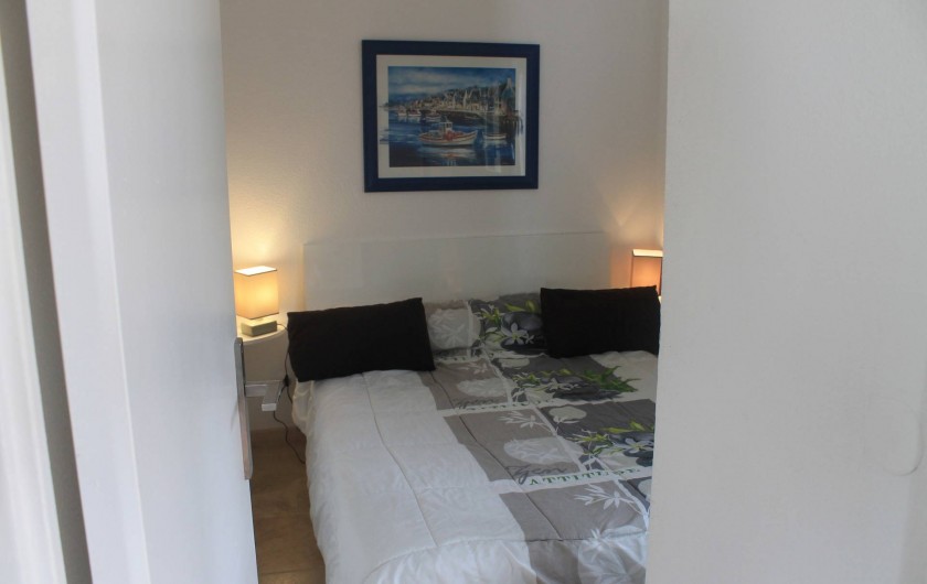 Location de vacances - Maison - Villa à Le Lavandou - chambre  rez de chaussée avec placards