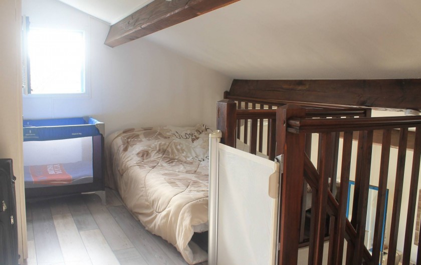 Location de vacances - Maison - Villa à Le Lavandou - lit deux places lit bébé