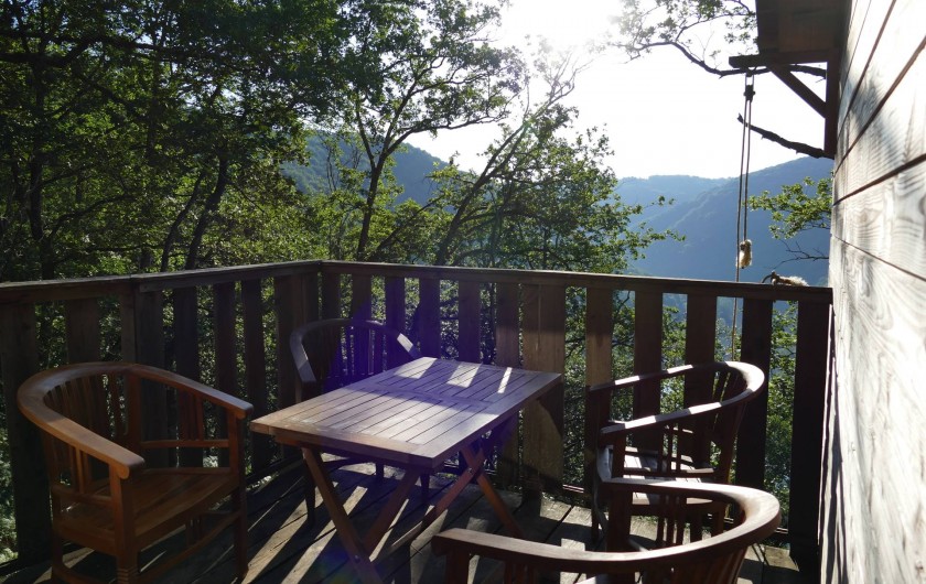 Location de vacances - Chambre d'hôtes à Saint-Martial-Entraygues - Terrasse de la cabane "Des Chesnaies"