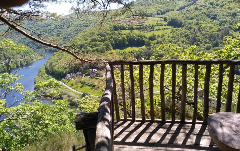 Location de vacances - Chambre d'hôtes à Saint-Martial-Entraygues - Terrasse  de la cabane "Pin en Vert"