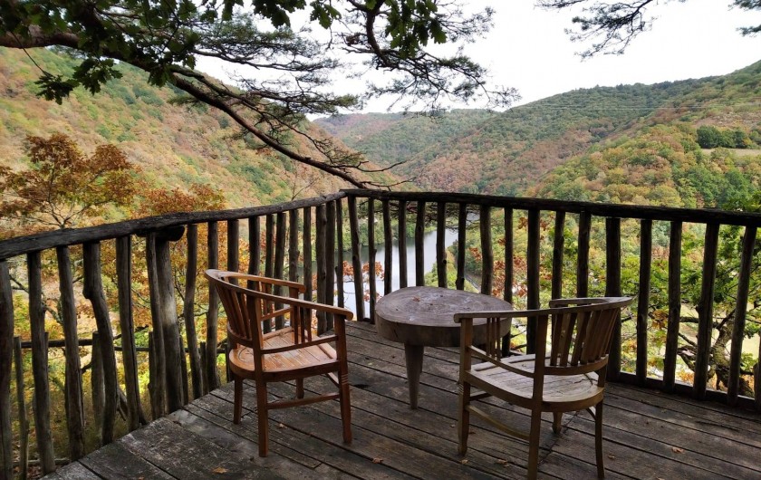 Location de vacances - Chambre d'hôtes à Saint-Martial-Entraygues - Terrasse  de la cabane "Pin en Vert"