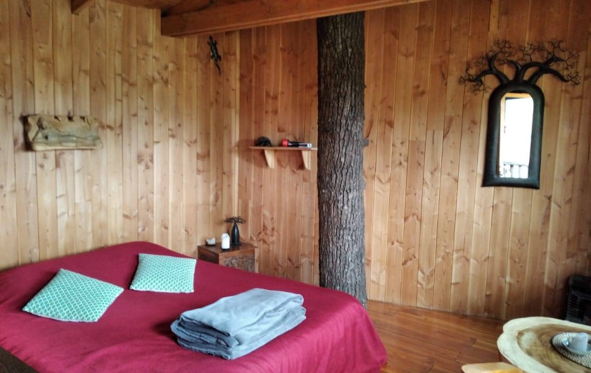 Location de vacances - Chambre d'hôtes à Saint-Martial-Entraygues - Intérieur de la cabane "Epicea Souhait"