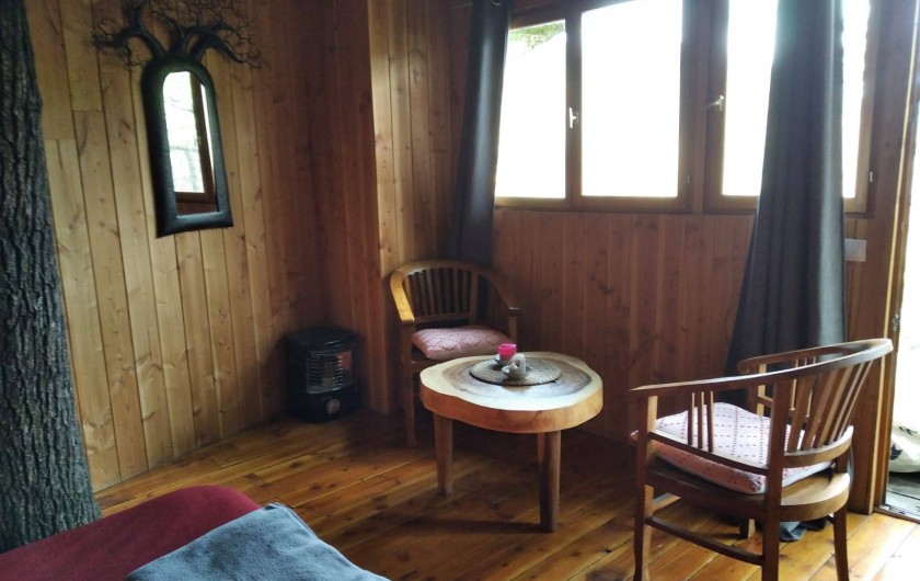 Location de vacances - Chambre d'hôtes à Saint-Martial-Entraygues - Intérieur de la cabane "Epicea Souhait"
