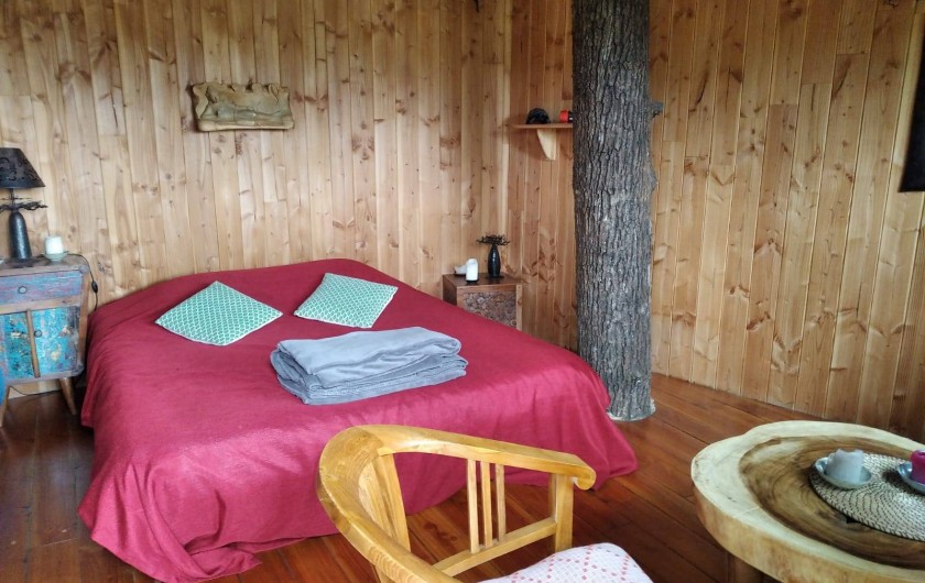 Location de vacances - Chambre d'hôtes à Saint-Martial-Entraygues - Intérieur de la cabane "Epicea Souhait"