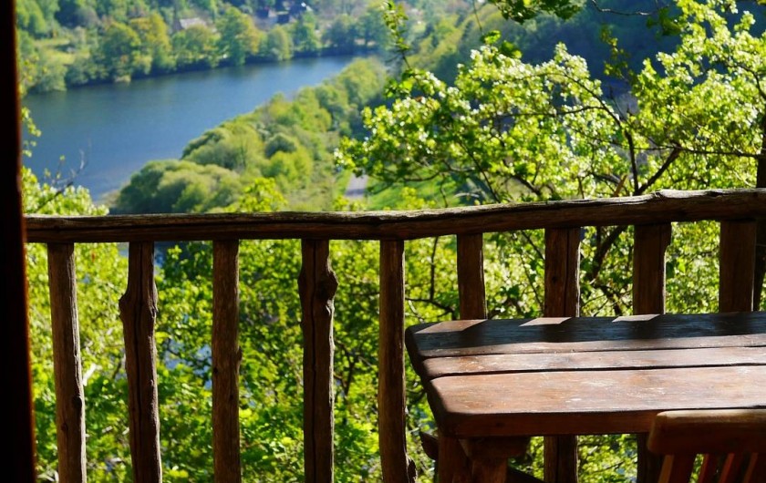 Location de vacances - Chambre d'hôtes à Saint-Martial-Entraygues - Terrasse de  la cabane "Houx Blond"