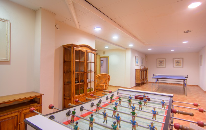 Location de vacances - Chalet à Marbella - Baby-foot, table de ping-pong en demi-sous-sol