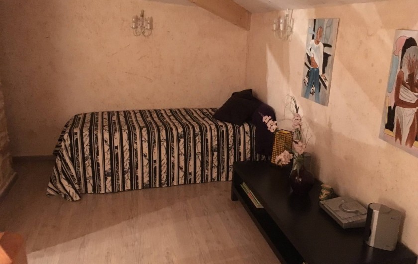 Location de vacances - Gîte à Xaintray - Alcôve à l'étage - lit 90/200