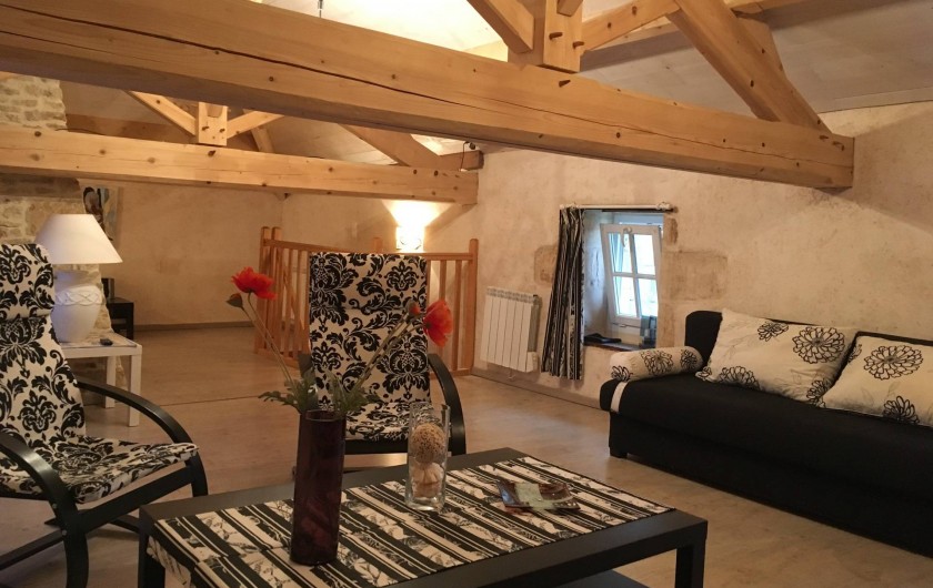 Location de vacances - Gîte à Xaintray - Grand salon à l'étage