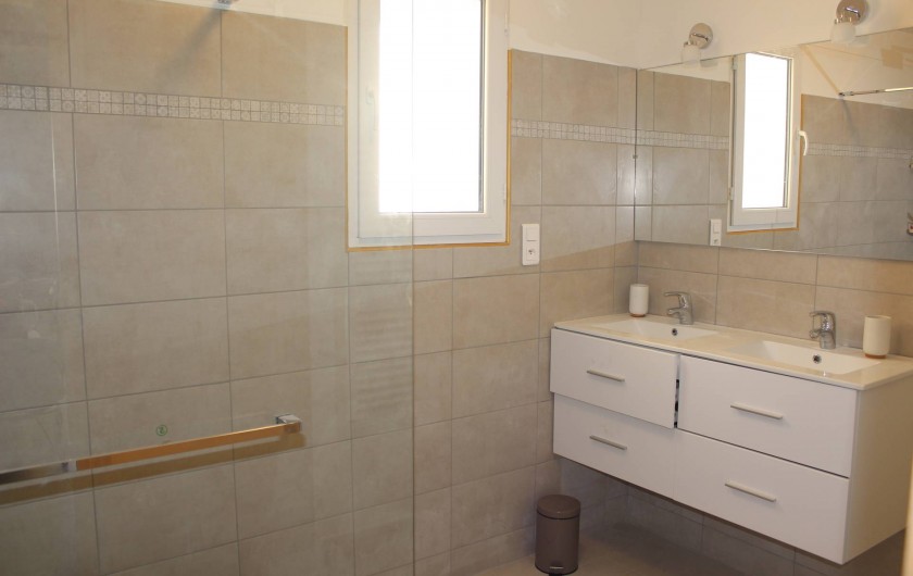 Location de vacances - Mas à Monteux - La salle d'eau du haut, attenante à la chambre 1