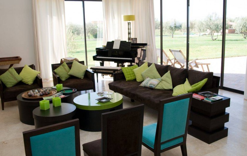 Location de vacances - Villa à Marrakech - Salon Piano avec Baby Grand Piano Kaway