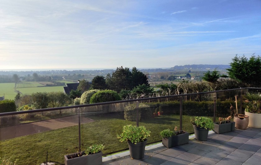 Location de vacances - Villa à Barneville-Carteret - Terrasse + vue mer