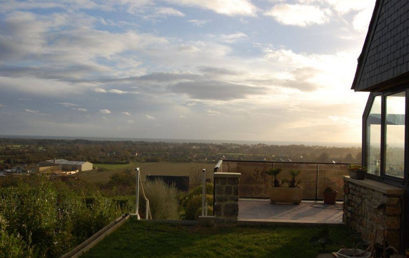 Location de vacances - Villa à Barneville-Carteret - Terrasse + vue mer