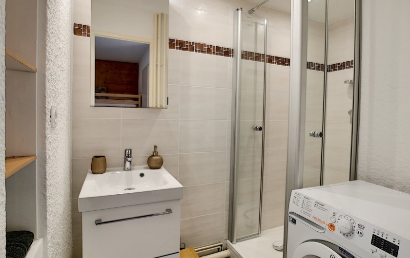 Location de vacances - Appartement à Les Deux Alpes - Lave linge séchant