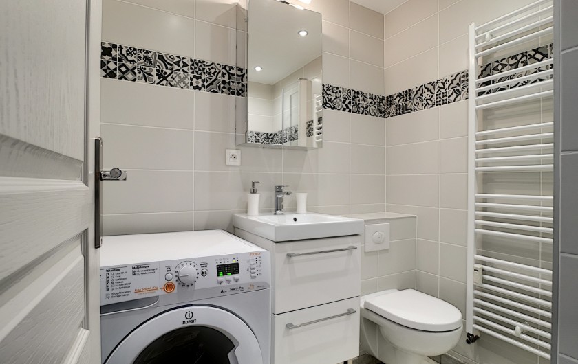 Location de vacances - Appartement à Les Deux Alpes - Lave linge séchant