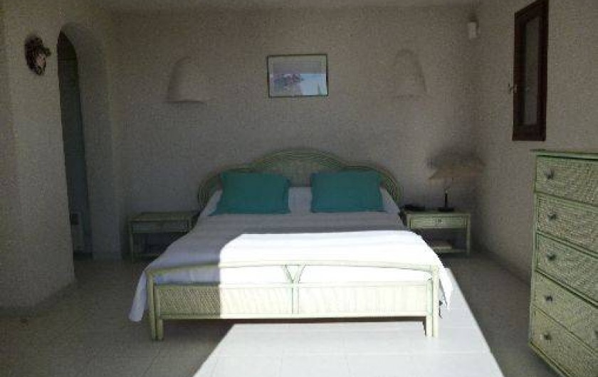 Location de vacances - Villa à Sainte-Lucie de Porto-Vecchio - Chambre parentale avec salle de bain