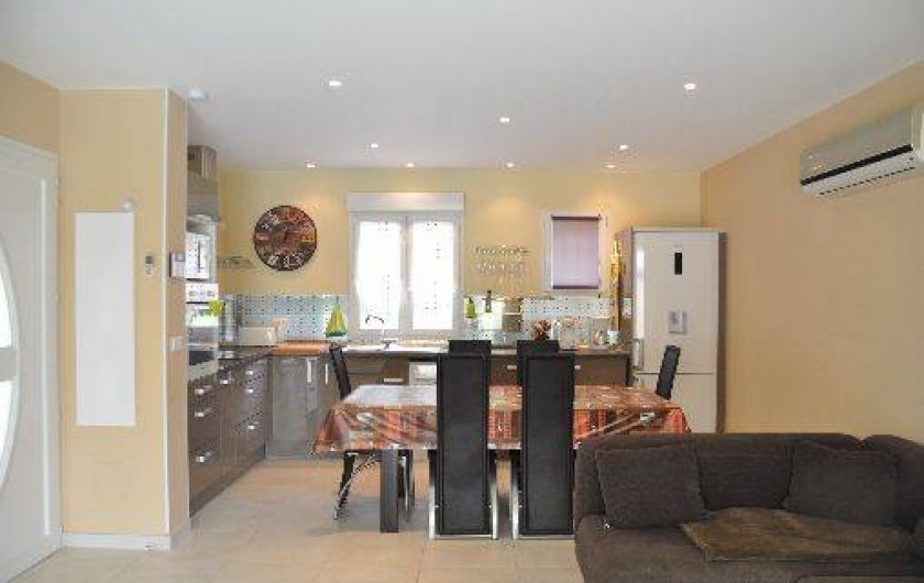 Location de vacances - Villa à Sainte-Lucie de Porto-Vecchio - CUISINE AVEC COIN REPAS