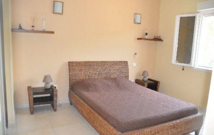 Location de vacances - Villa à Sainte-Lucie de Porto-Vecchio - CHAMBRE A ETAGE AVEC LIT EN 140