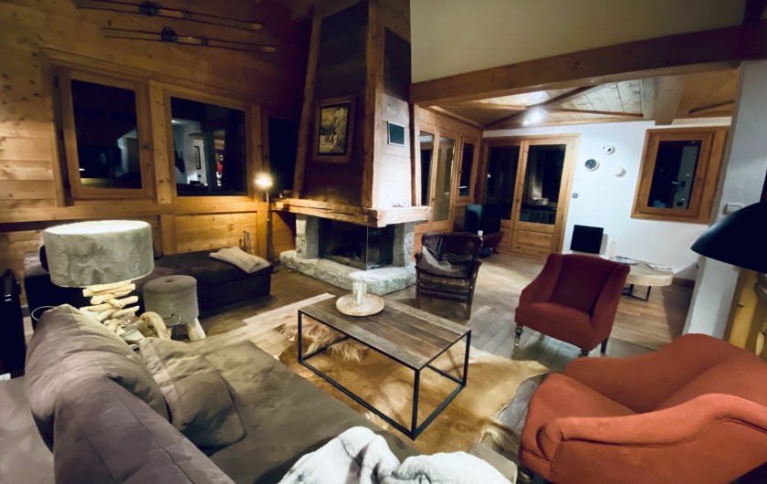 Location de vacances - Chalet à Megève - Double salon chaleureux avec sa cheminée