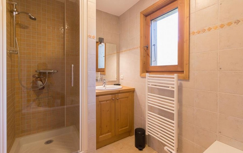 Location de vacances - Chalet à Megève - chaque salle de bain est équipée de douche et bain (sdb mouton)