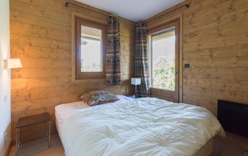 Location de vacances - Chalet à Megève - chambre ours (étage inf) accès jardin