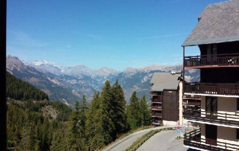 Location de vacances - Appartement à Station de Risoul 1850 - la vue du balcon version été vers la vallée