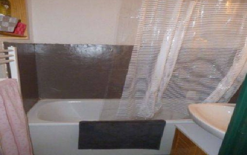 Location de vacances - Appartement à Station de Risoul 1850 - Une salle de bain avec baignoire