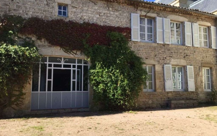 Location de vacances - Appartement à Trézioux - exterieur du gite
