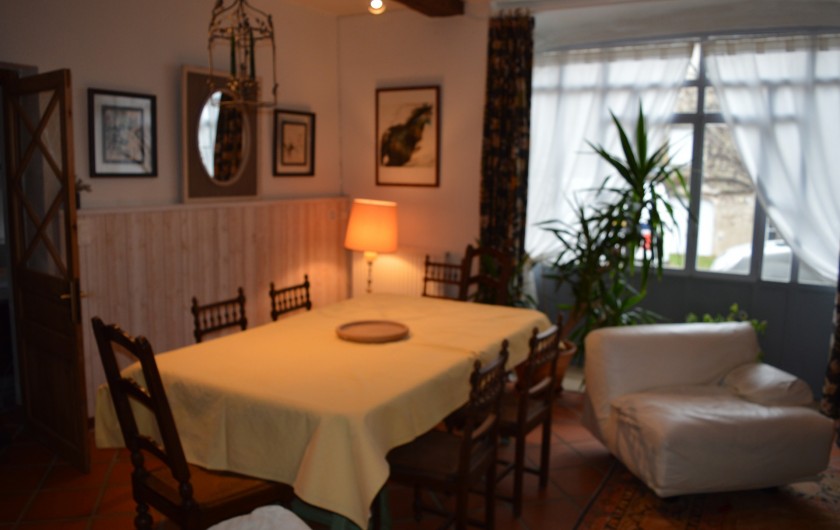 Location de vacances - Appartement à Trézioux - salle à manger
