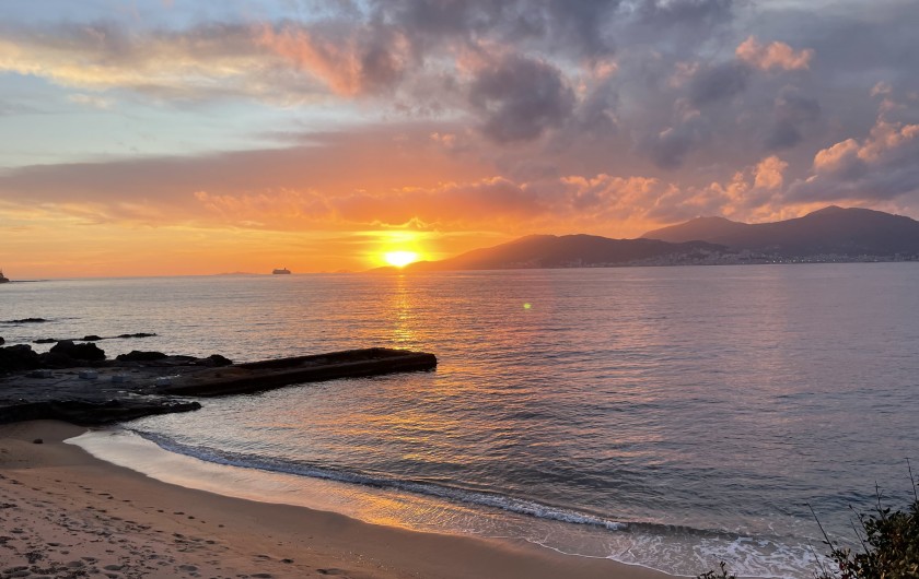 Location de vacances - Villa à Porticcio - Plage de la Viva à 800m et embarcadère pour Ajaccio (10 min, ; 4€)