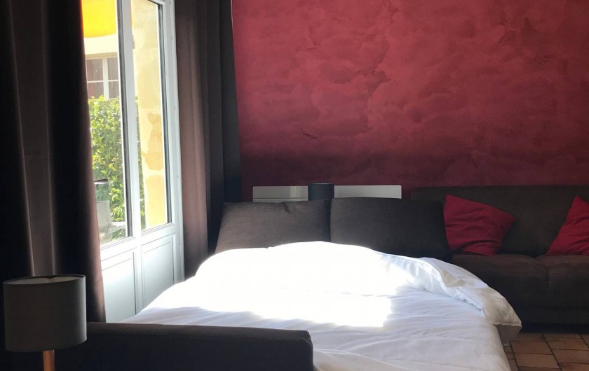 Location de vacances - Gîte à Villandry - Salon transformé. Vrai couchage double, rideaux occultant et séparation