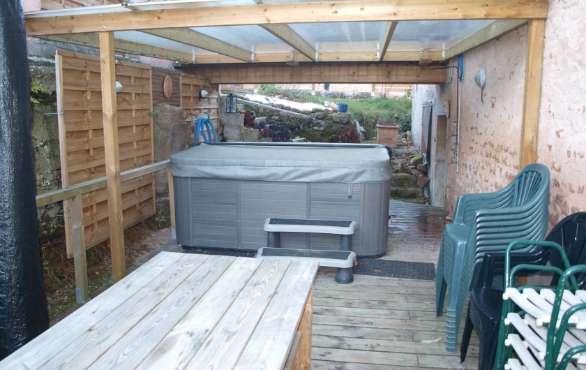 Location de vacances - Gîte à Brouvelieures - Jacuzzi extérieur, couvert