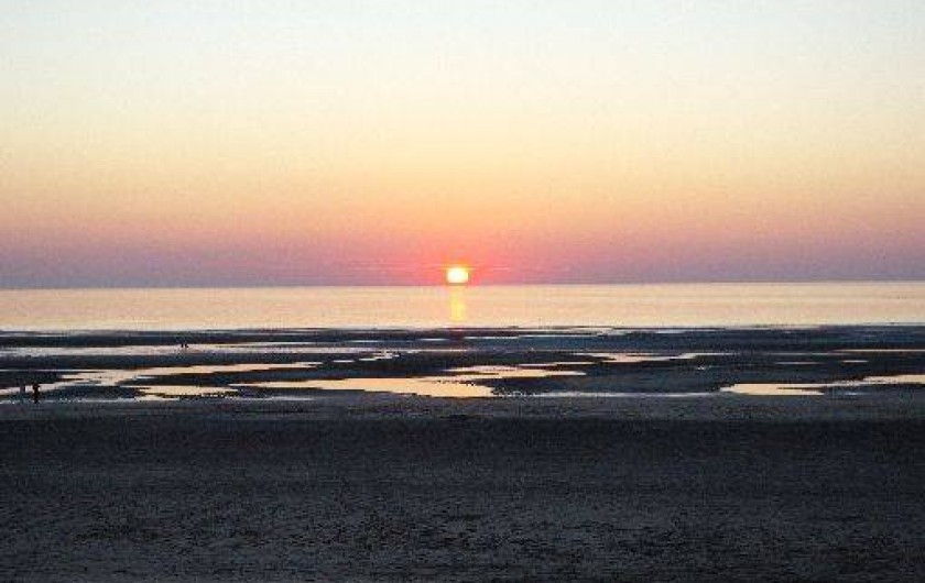 Location de vacances - Maison - Villa à Fort-Mahon-Plage - Plage le soir avec couché de soleil en mer