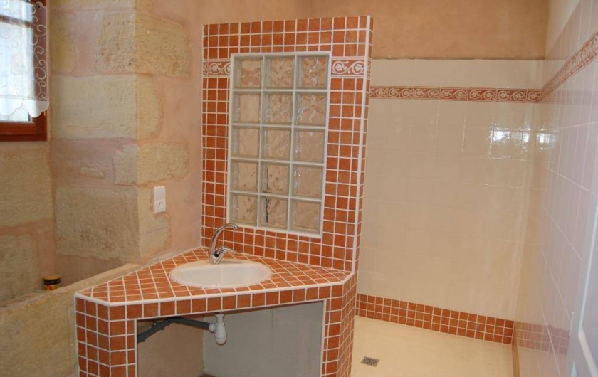 Location de vacances - Gîte à Saint-Médard-d'Excideuil - Salle d'eau Chambre 1