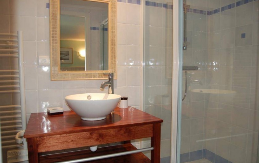 Location de vacances - Gîte à Saint-Médard-d'Excideuil - Salle d'eau chambre 2