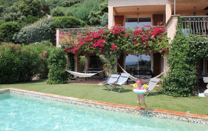 Location de vacances - Villa à Cavalaire-sur-Mer - Villa composée de deux appartements répartis sur deux étages
