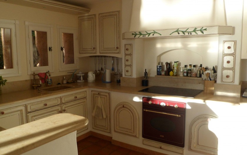 Location de vacances - Villa à Cavalaire-sur-Mer - Rez : cuisine