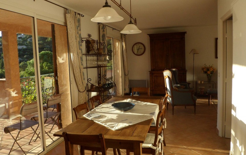 Location de vacances - Villa à Cavalaire-sur-Mer - 1er : salle à manger