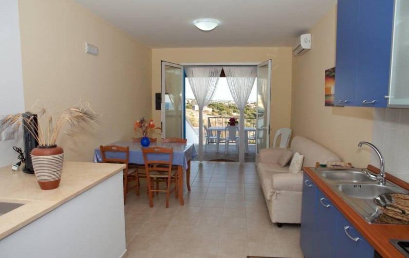 Location de vacances - Appartement à Torre Pali - cuisine ouverte/ salon