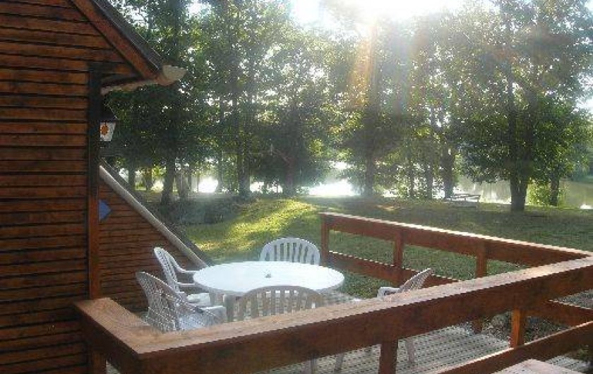 Location de vacances - Chalet à Champagnat - Terrasse chalet ''confort'' pour 4/5 personnes