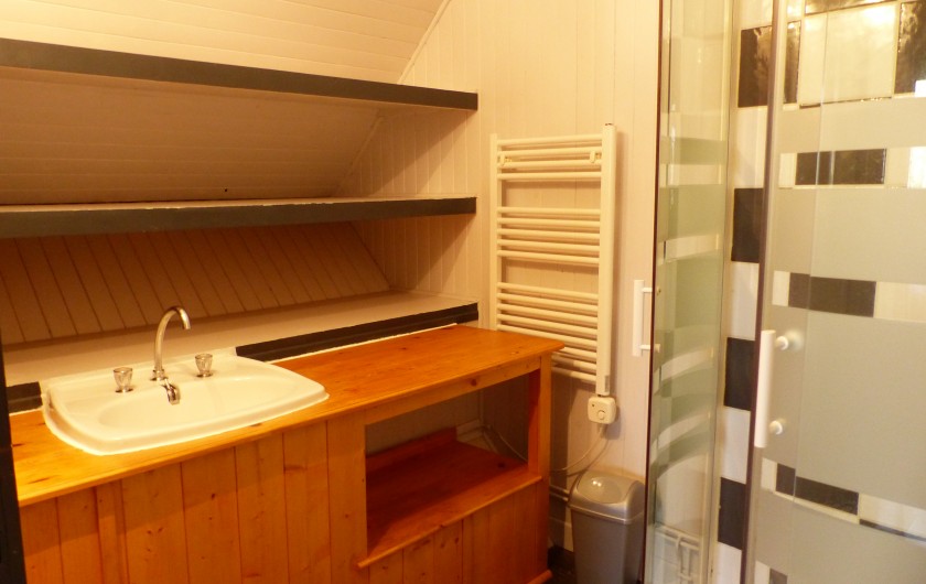 Location de vacances - Chalet à Champagnat - Salle d'eau (étage) dans chalet ''confort+'' pour 6 personnes