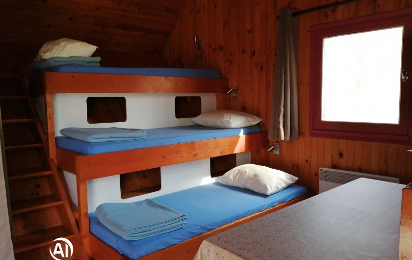 Location de vacances - Chalet à Champagnat - 3 lits 80 en escalier dans chalet simple pour 5 personnes