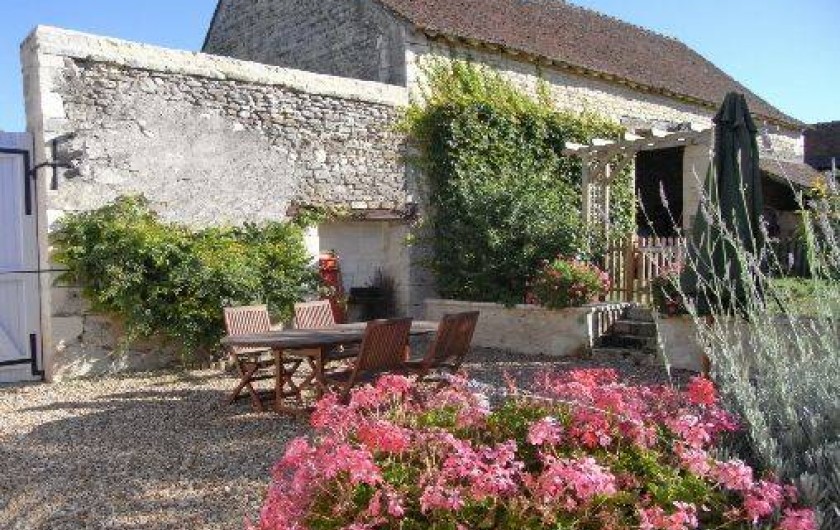 Location de vacances - Maison - Villa à Draché - Court privative- salon de jardin, barbecue, transat, parasol