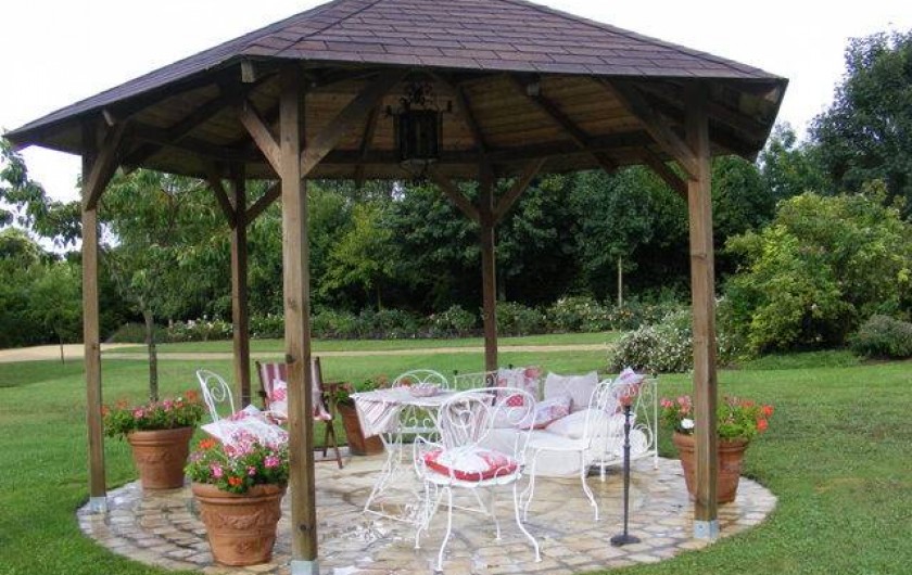 Location de vacances - Maison - Villa à Draché - Kiosque en été